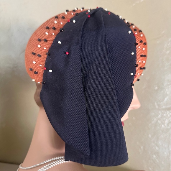 SUPERB DESIGNER 1950s' ORANGE STRAW & NAVY GROSGRAIN HAT+  BEADS - Picture 8 of 12
